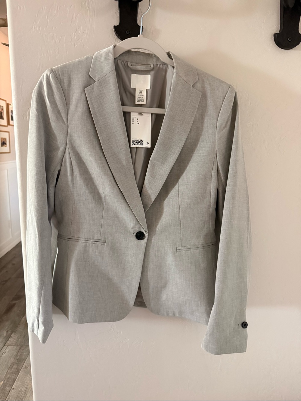 H&M Light Gray Women’s Single-Button Tailored Blazer
